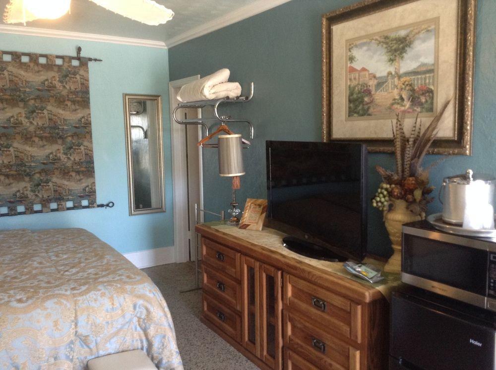 Shamrock Cove Motel 4*