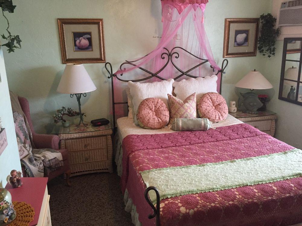 Shamrock Cove Motel