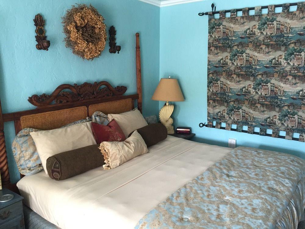 Shamrock Cove Motel 4*