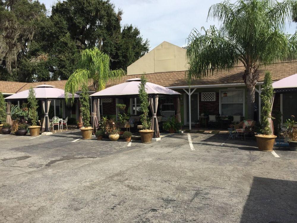 Shamrock Cove Motel