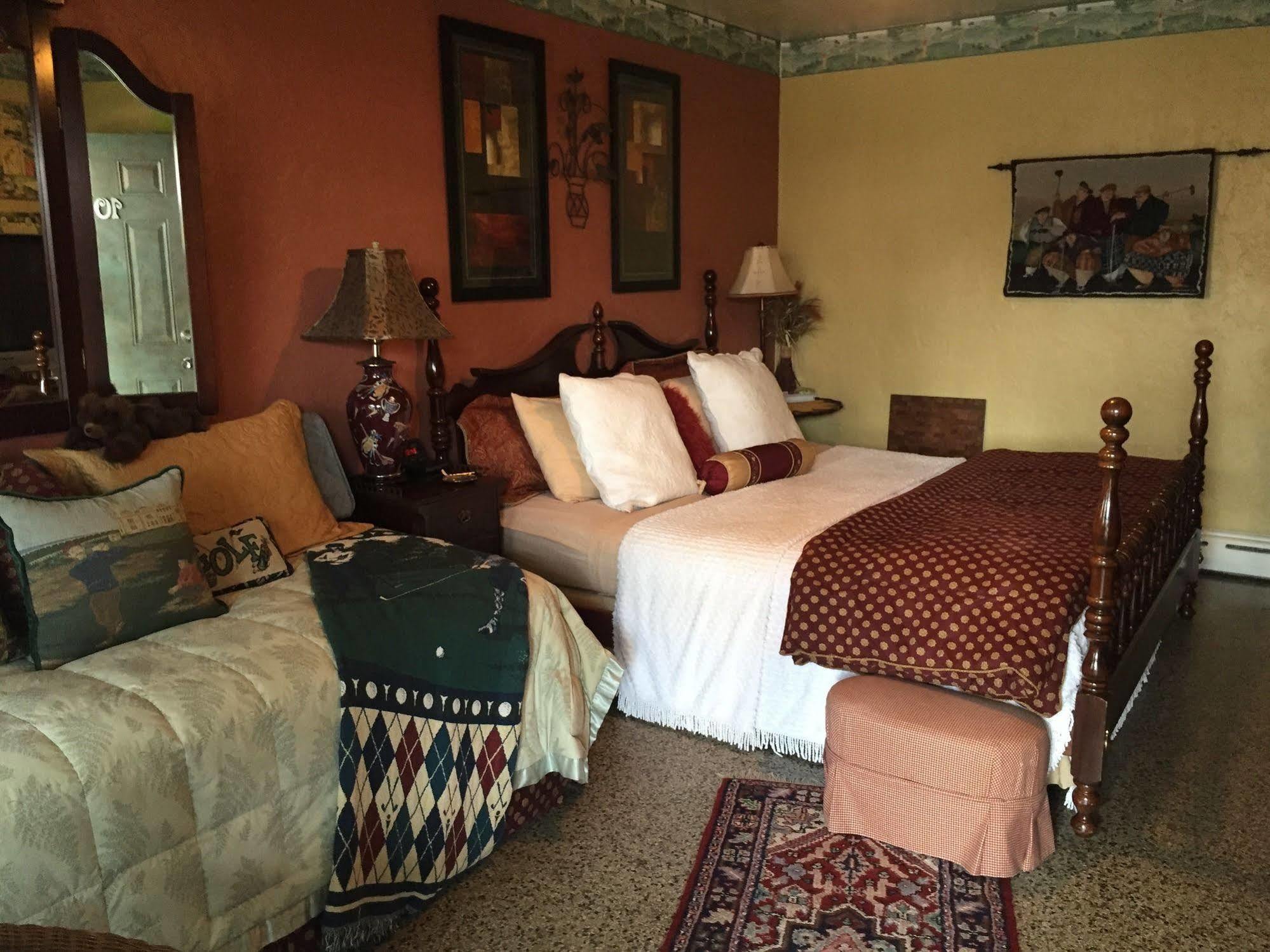 Shamrock Cove Motel